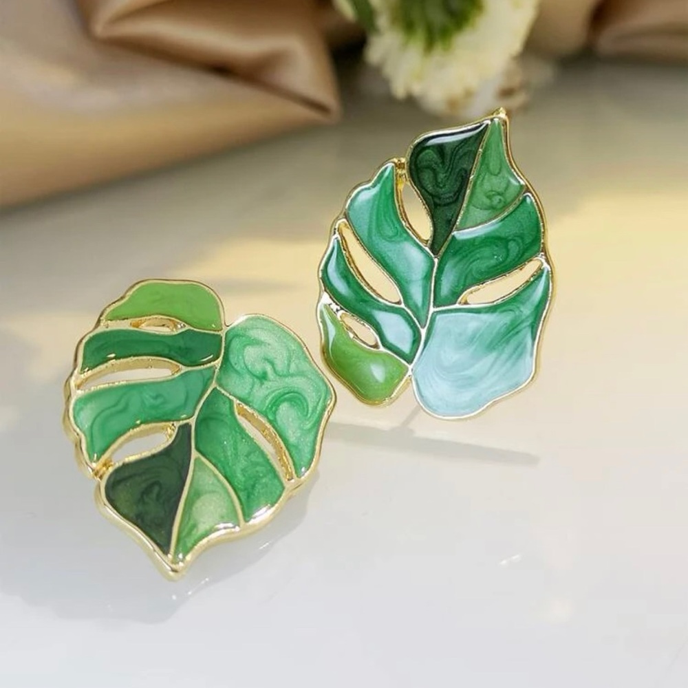 Monstera earrings - Picture 4 of 5